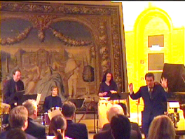 Malte Kroidl trains the audience - "come on and sing African Welcome!"